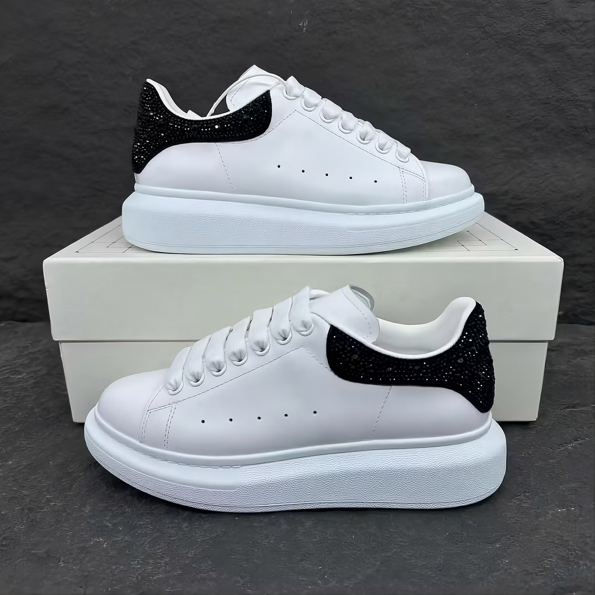 McQ Essential — Dama y Caballero